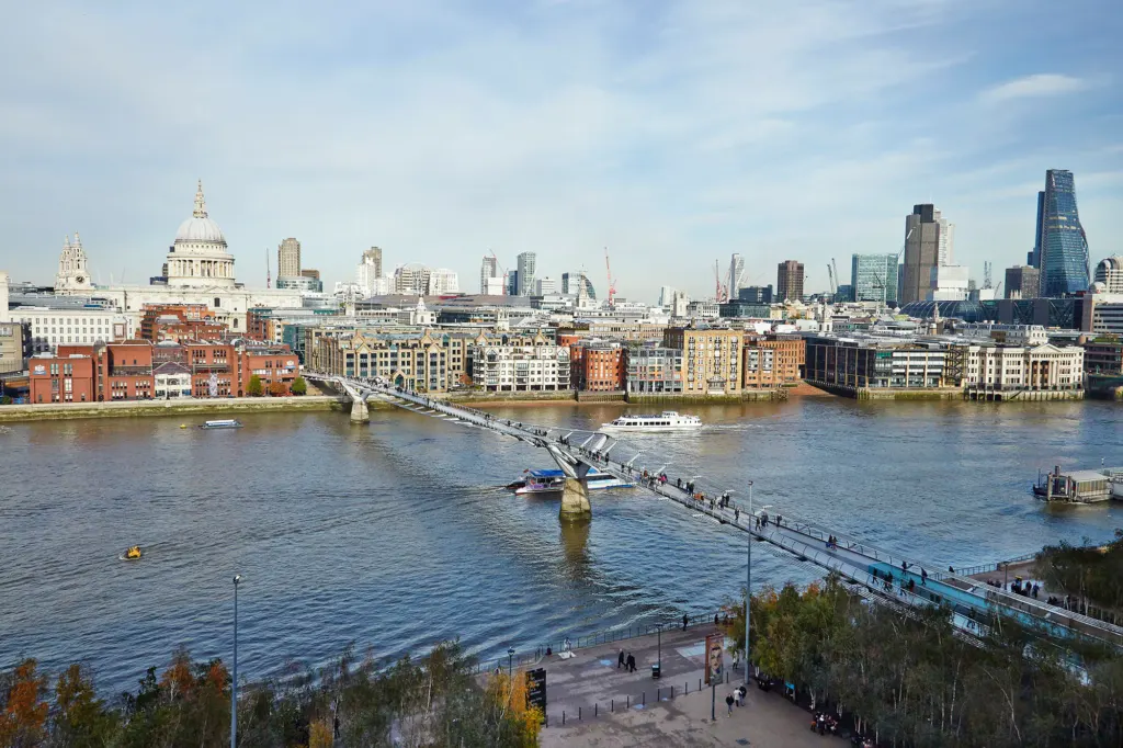 London Landscapes — architecture and landscape photograph in London, UK, frame 6 of 28.